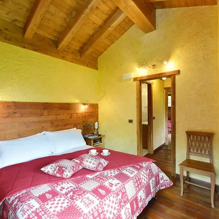 Le Petit Abri Hotel 3*