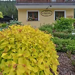 Le Petit Abri Hotel 3*