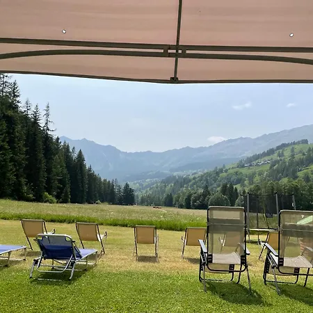 Le Petit Abri Hotel