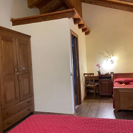 Le Petit Abri Hotel