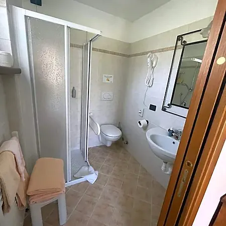 Hotell Le Petit Abri 3*
