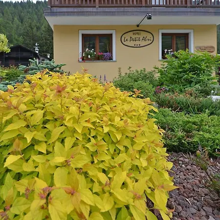 Le Petit Abri Hotel 3*