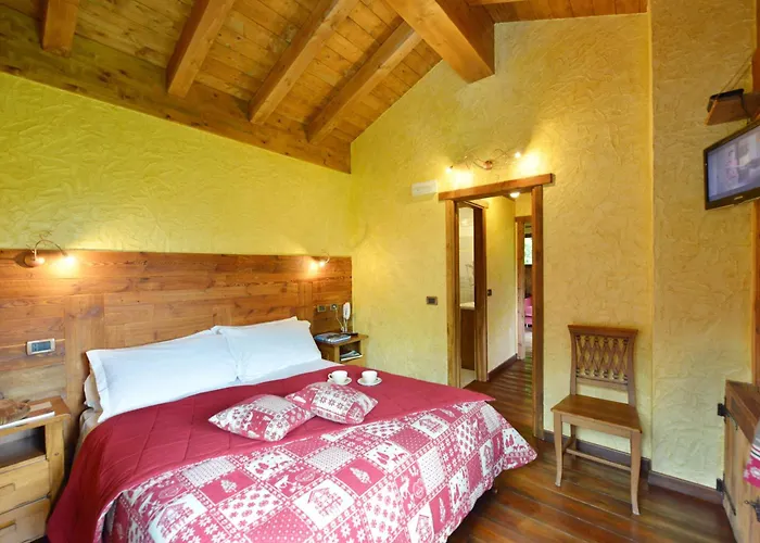 Le Petit Abri Hotel 3*